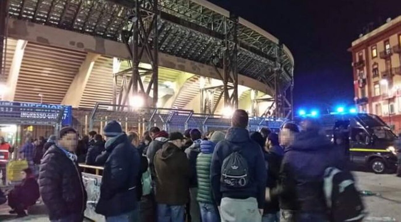 Napoli, 33 parcheggiatori abusivi denunciati nei pressi del San Paolo prima e durante la partita