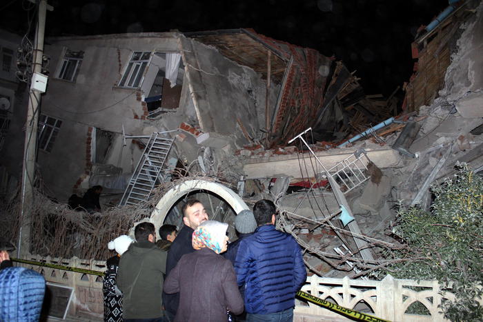 Forte terremoto in Turchia: 20 morti e oltre 500 feriti