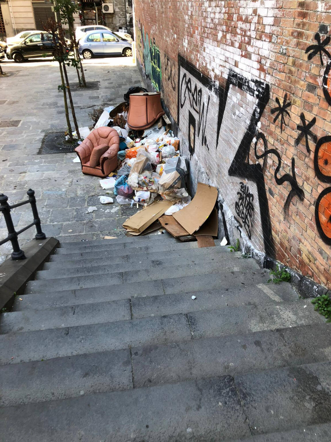 Napoli Piazza Arcangelo Scacchi Appena Restaurata Con I Fondi UNESCO 