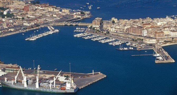Tangenti per gli appalti alla Marina militare: 12 arresti a Taranto