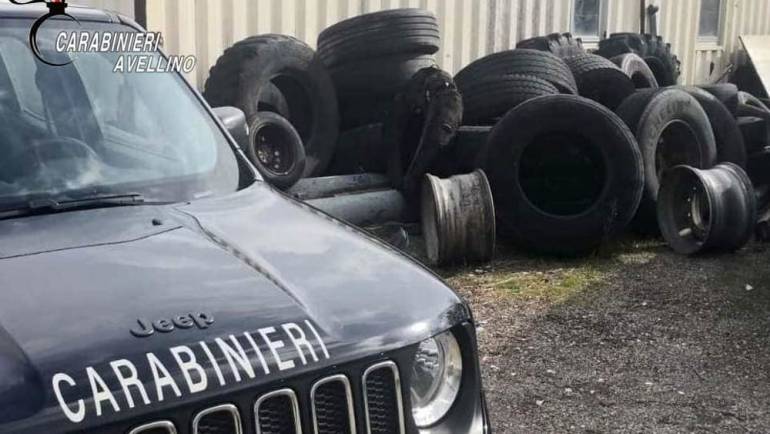 Discarica abusiva con rifiuti speciali nel proprio “giardino”: Il 60enne denunciato dai carabinieri