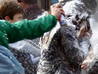 carnevale a caserta “blindato” dal sindaco: saranno i genitori a pagare per chi usa bombolette spray