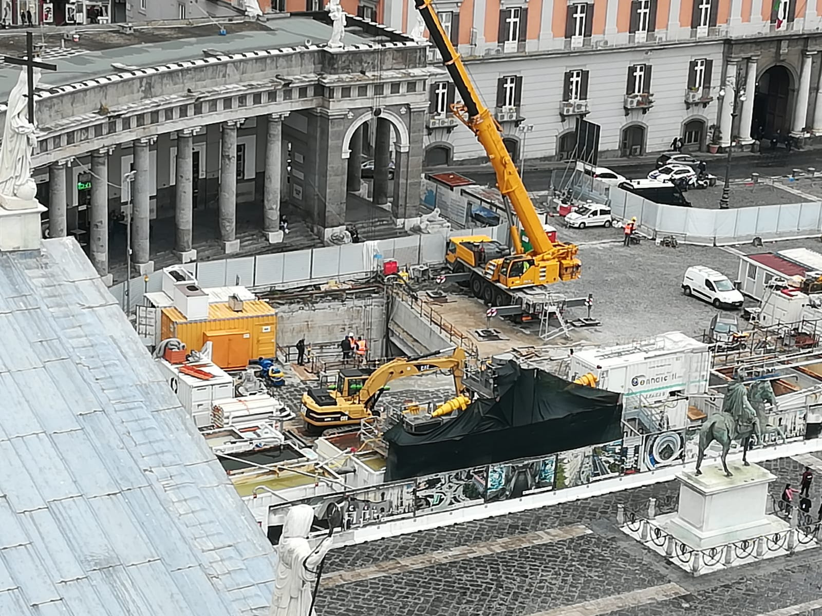 Napoli, si amplia il cantiere di Piazza Plebiscito. I Verdi: ‘Bisogna fare in fretta perché lo spettacolo è orrendo’