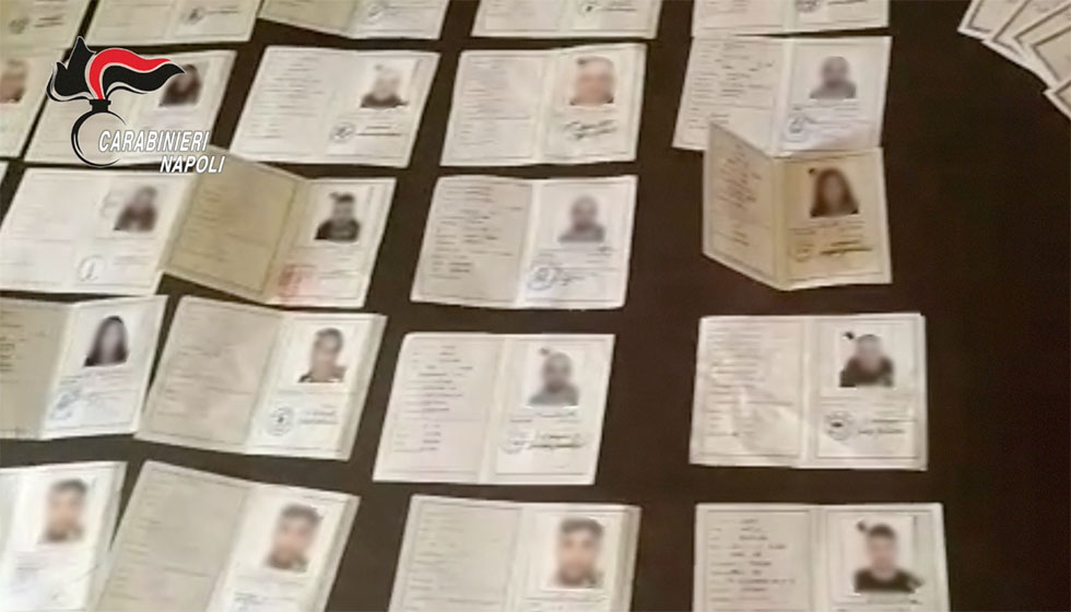 Pomigliano, trovato con carte d’identità false: arrestato 30enne