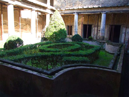 Pompei, dopo 40 anni riapre la Casa degli Amanti: arriva Franceschini
