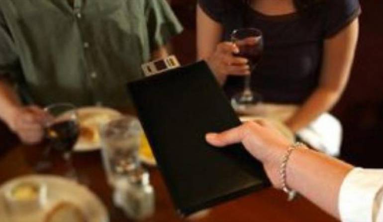 Il ministro Gelmini: ‘Si può stare al ristorante fino alle 22’