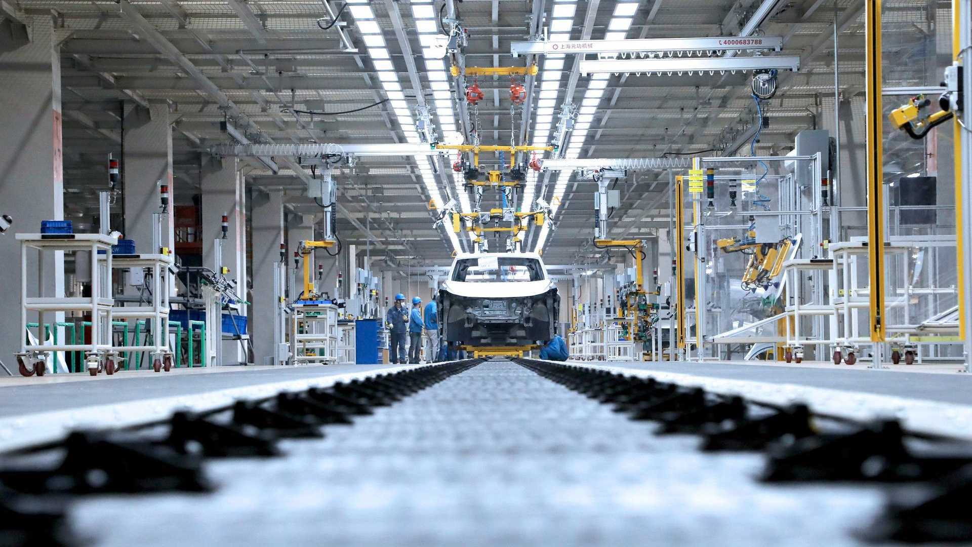 Coronavirus, la Hyundai interrompe la produzione: mancano i componenti