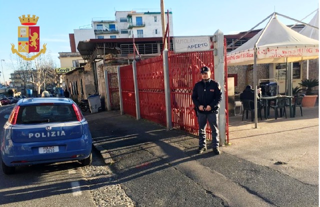 Napoli, sorpresi a rubare in un autolavaggio a Posillipo: presi in due
