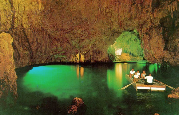 Ai turisti vietata la Grotta dello Smeraldo: fuori uso i due ascensori