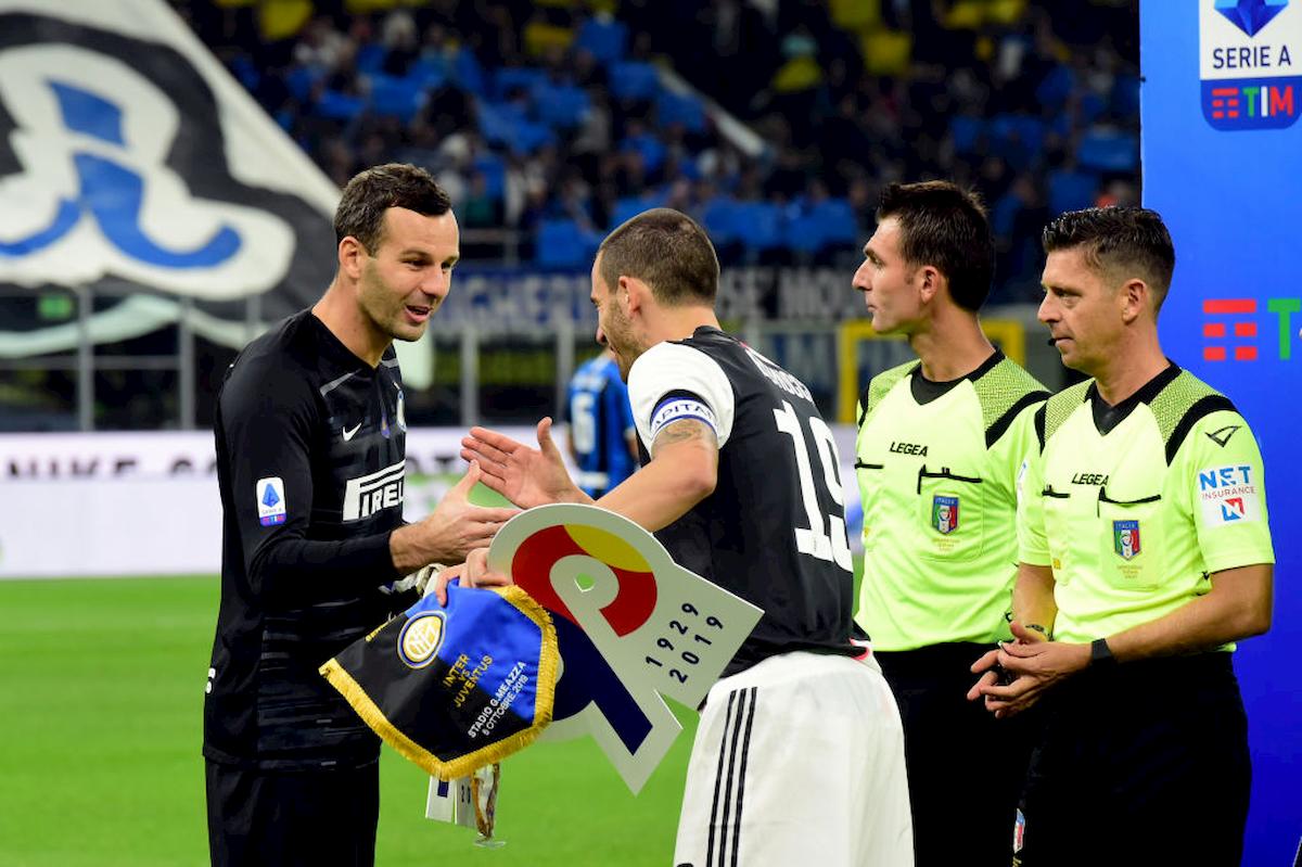 Calcio: Juve-Inter rinviata, “campionato falsato” per social =