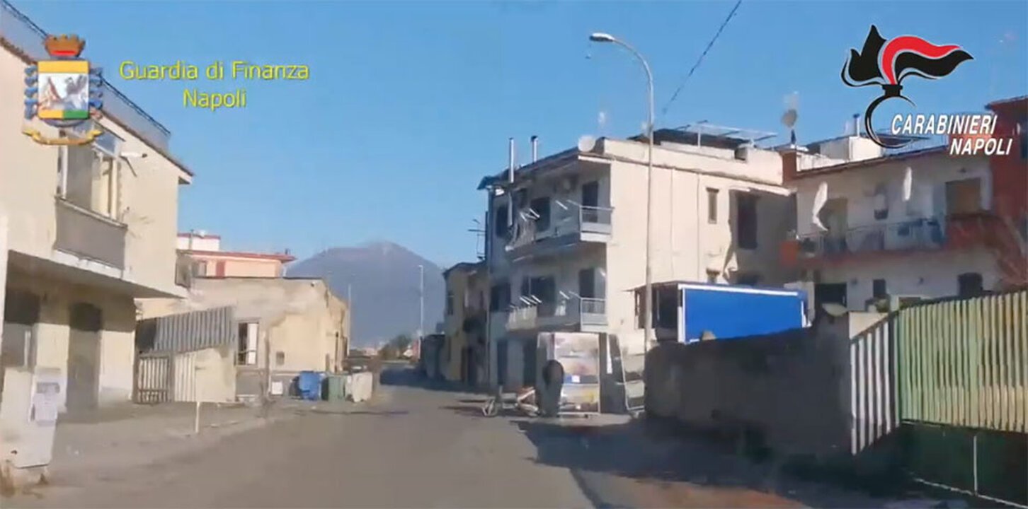 Imponevano il servizio di trasporto nel mercato dei fiori: sequestrata la società del clan Cesarano. IL VIDEO