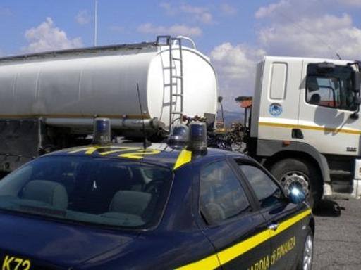 Napoli, frode sui carburanti: sequestrati beni per 60milioni di euro