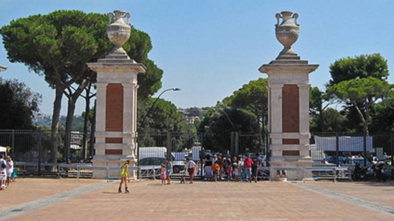 Napoli, domani riaprono cimiteri e parchi comunali: tutte le disposizioni