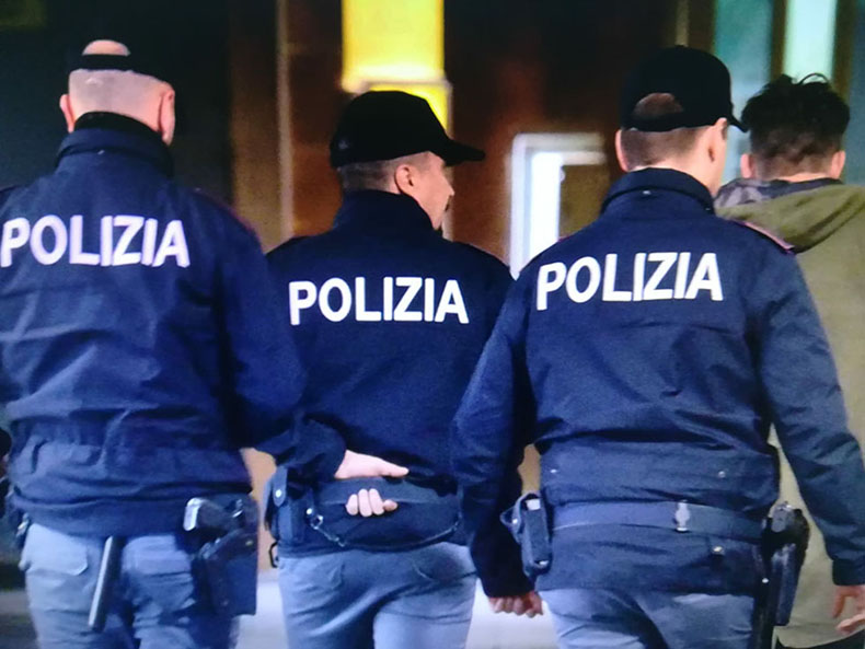 Napoli, fugge con scooter rubato: bloccato dalla Polizia ai Colli Aminei dopo un inseguimento