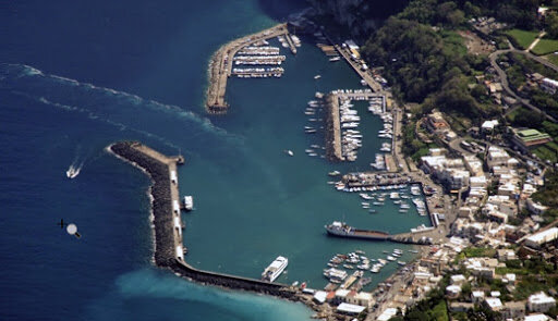 Folla al porto di Capri: il Comune chiede l’intervento di De Luca