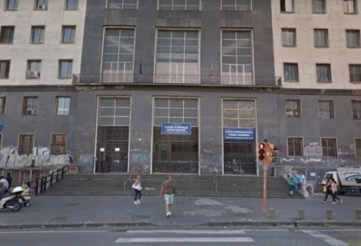 Napoli, furto alla scuola di Piazza Cavour, l’assessore Palmieri: ‘Violata la democrazia’