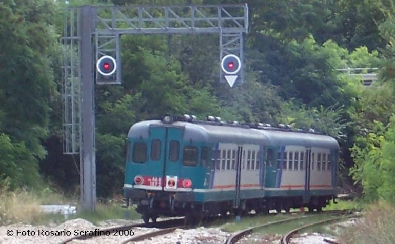 Maddaloni blocca due treni