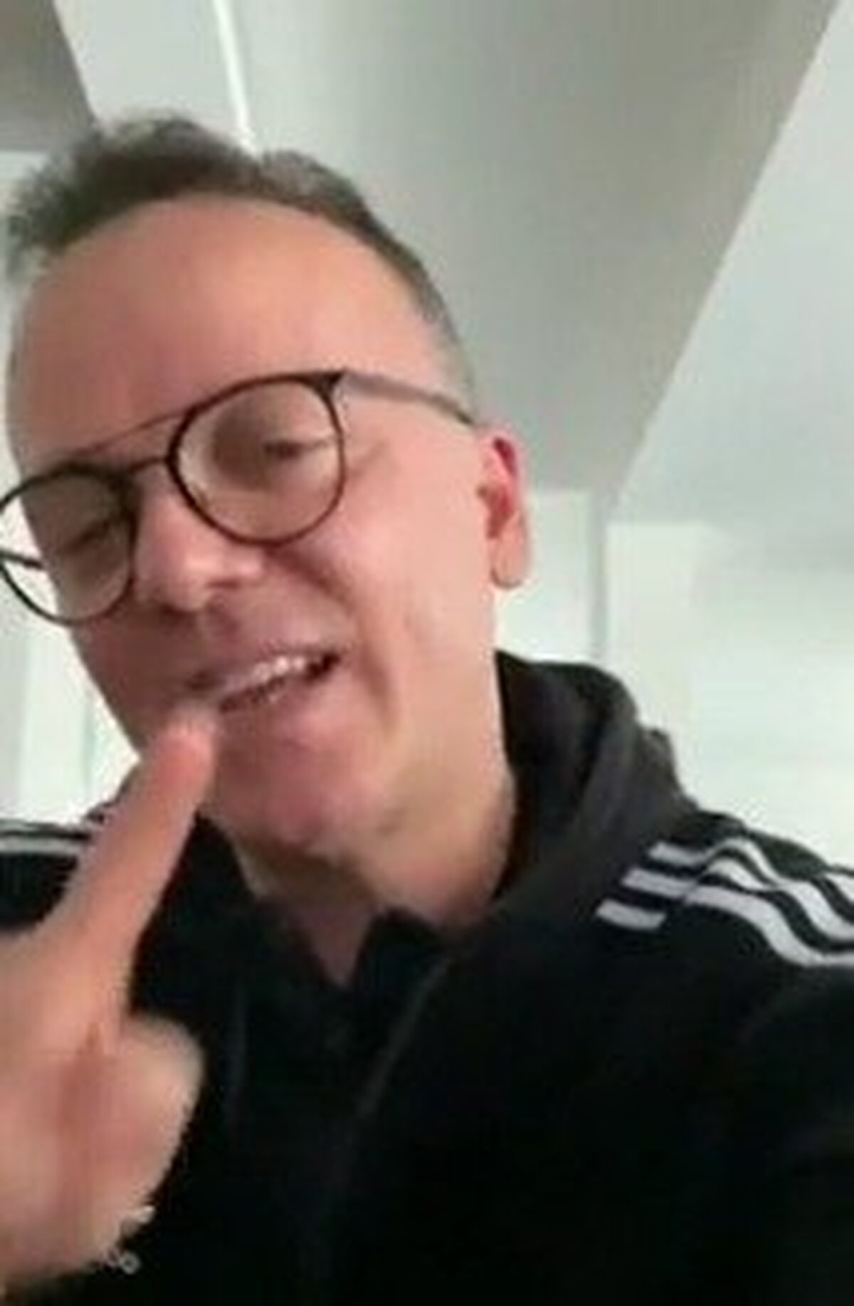Coronavirus – Gigi D’Alessio, agli amici di Benevento: ‘Restate a casa’