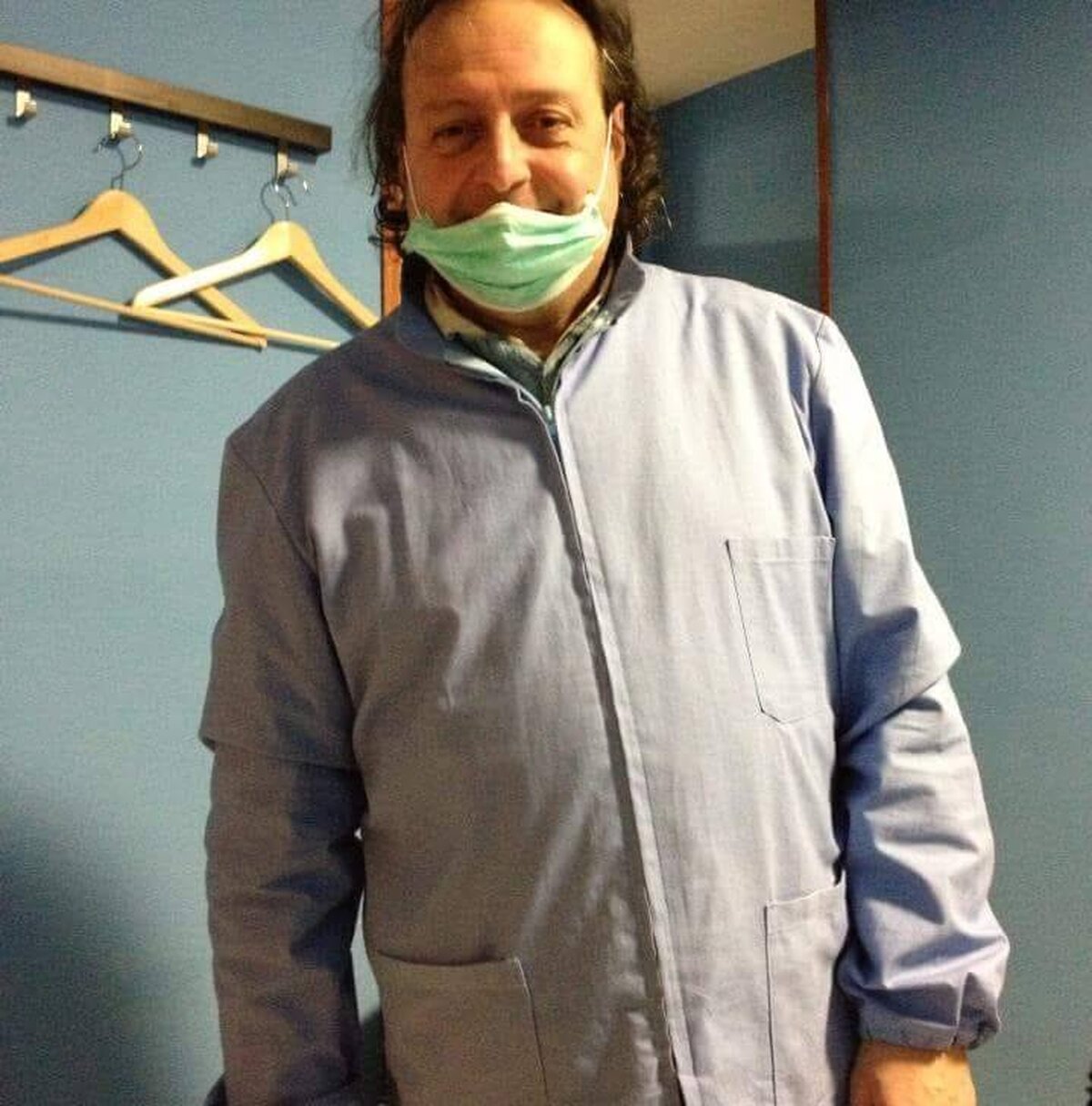 Medico contagiato a Cava de’ Tirreni, l’appello della figlia su Fb: “Tampone in ritardo, ora è ricoverato: i suoi pazienti si mettano in lista e preghino”