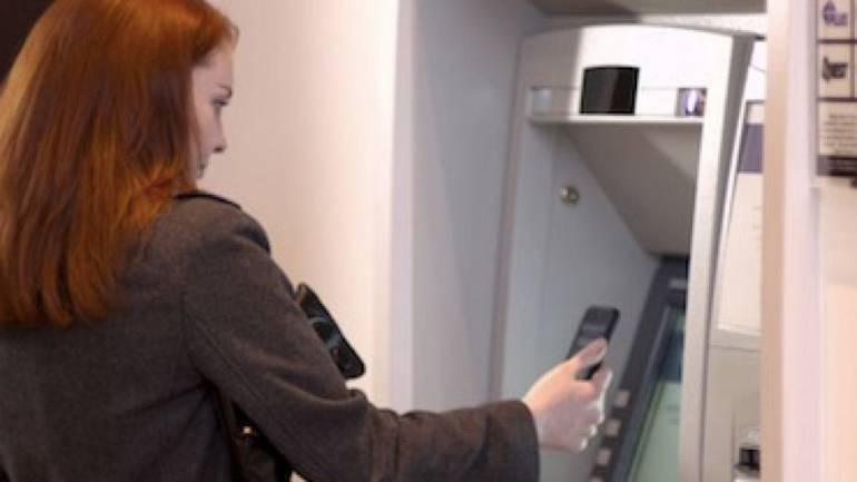 Torre del Greco, preleva 1500 euro da un bancomat con il sistema cardless