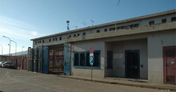 Rivolta nel carcere dei boss a Melfi: sequestrati 5 agenti, 5 medici e due infermieri