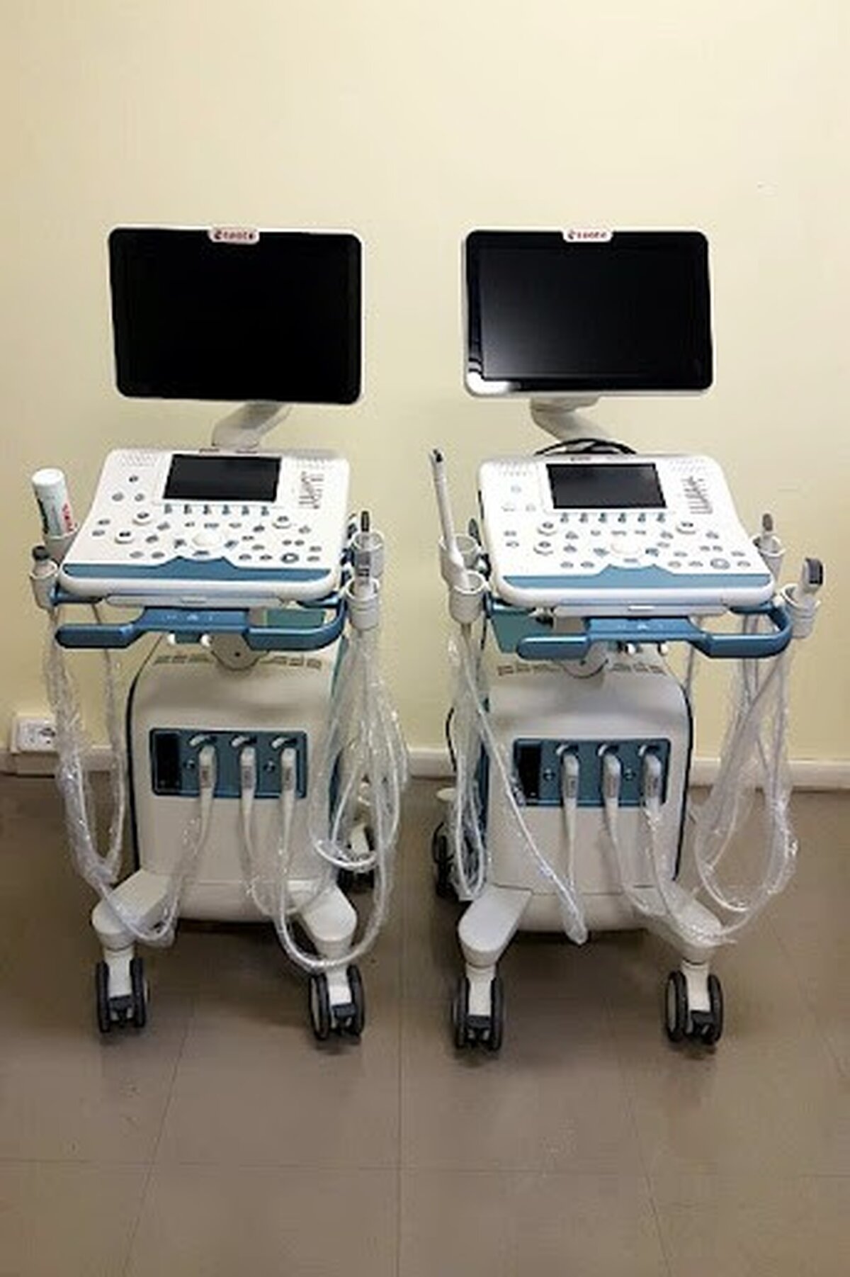 Napoli, il cardinale Sepe dona due ecografi all’ospedale Cotugno