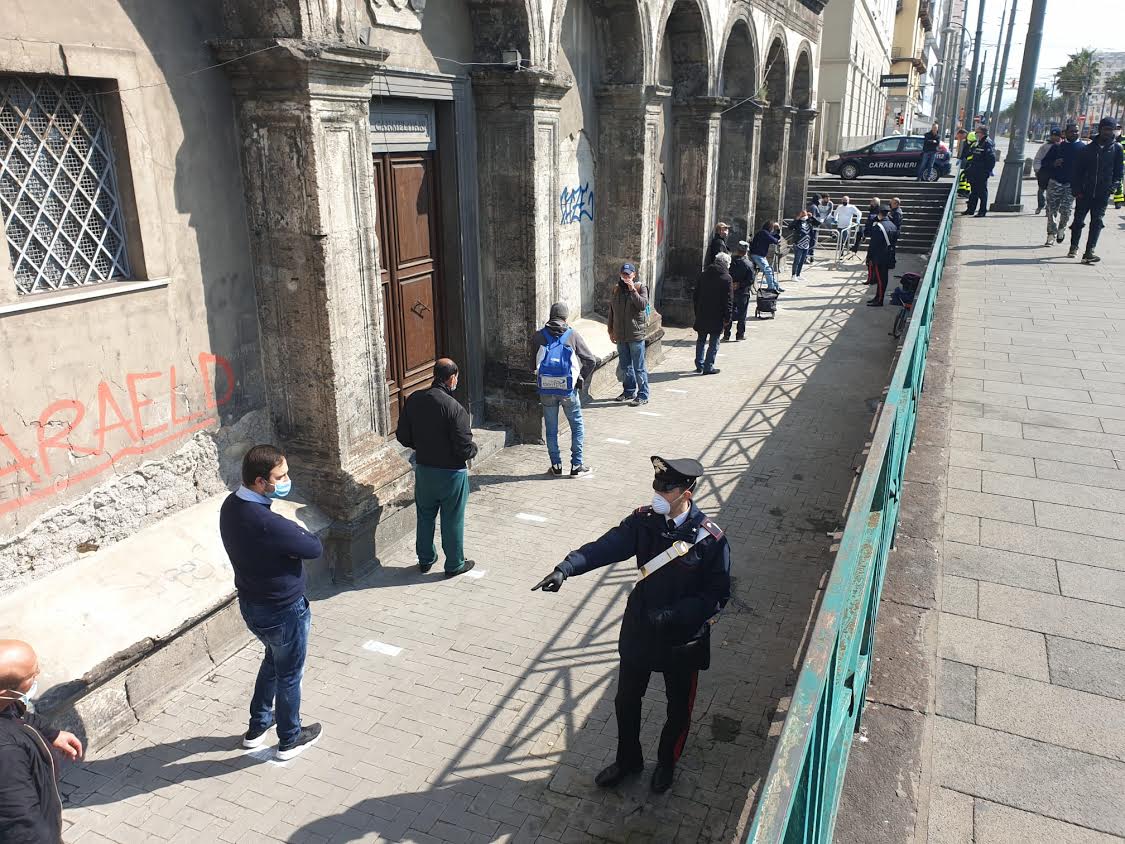 Crisi da coronavirus a Napoli: in una settimana 700 richieste di alimenti