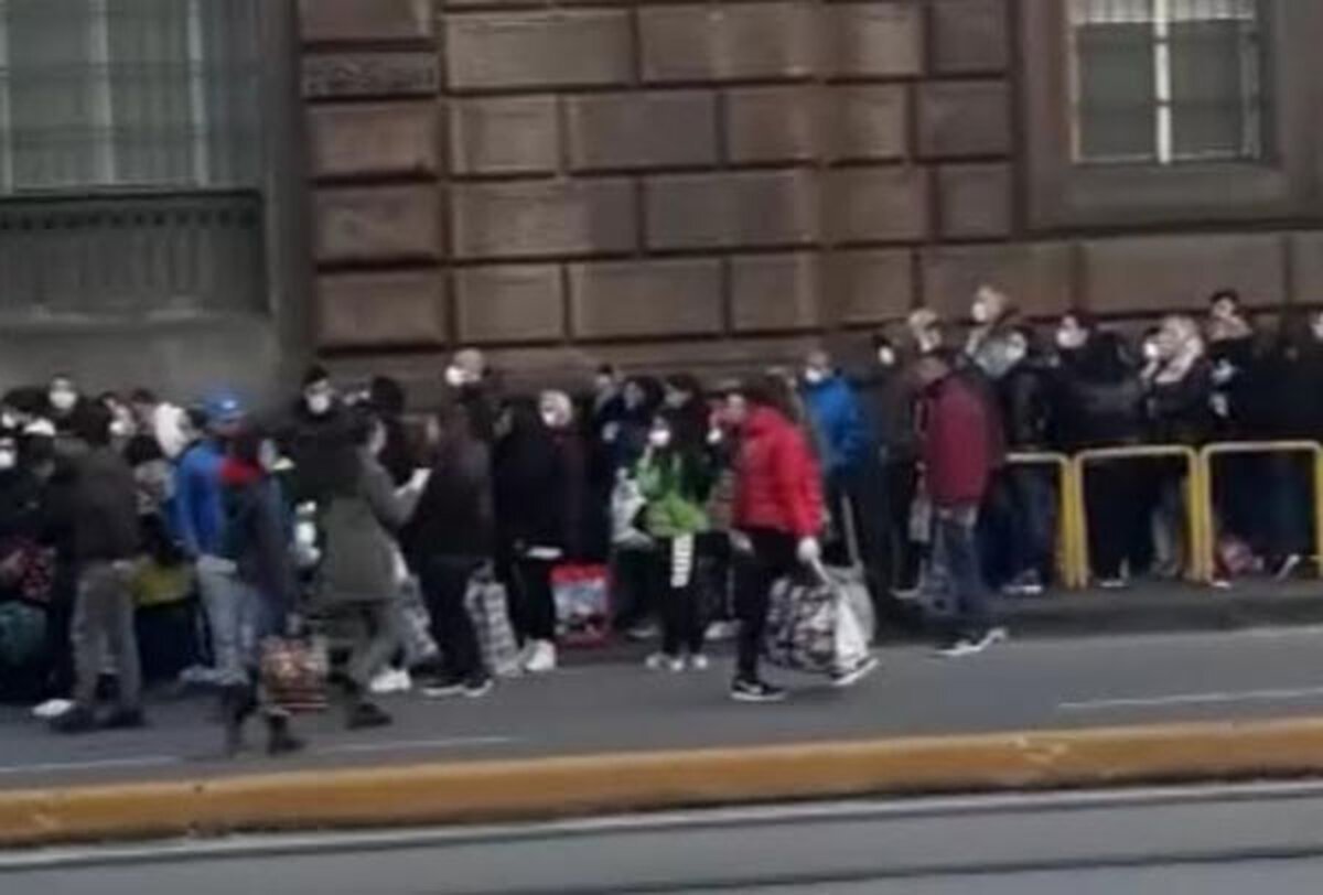 Coronavirus, lettera al Governo dei parenti dei detenuti campani: ‘Rischio contagio alto, sfollare le carceri’