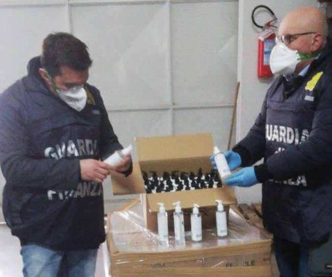 La Finanza sequestra a Marcianise 1000 confezioni di gel igienizzante con etichette contraffate