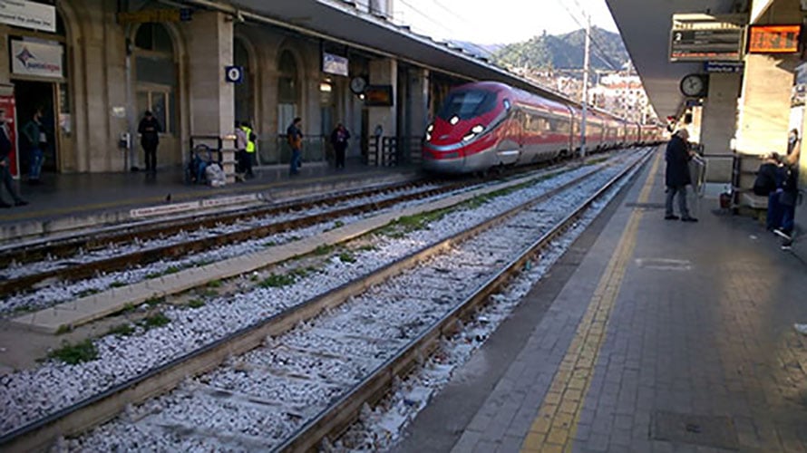 Bloccato a Villa Literno il treno Intercity partito ieri sera da Milano