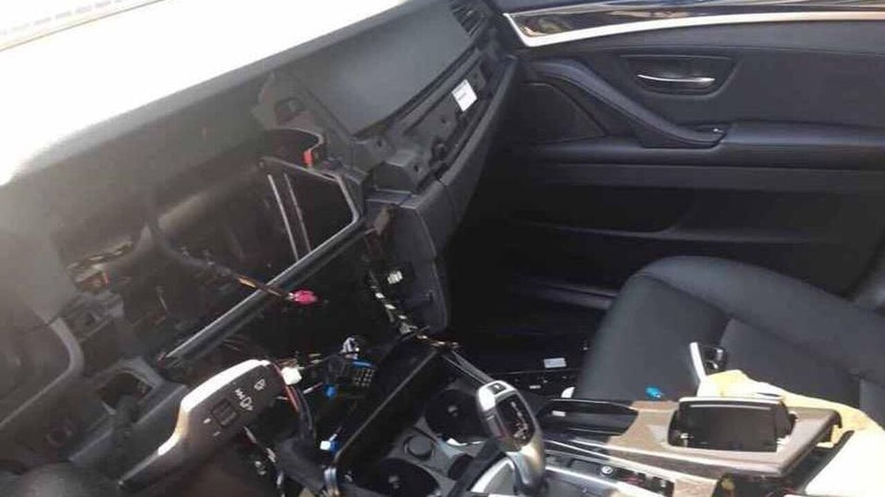 Sgominata la ‘banda della Bmw’: smontavano la plancia dell’auto in 120 secondi