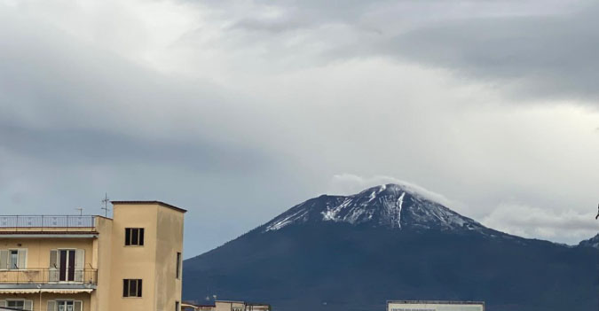 E’ tornata la neve sul Vesuvio: allerta meteo fino alle 14 di oggi
