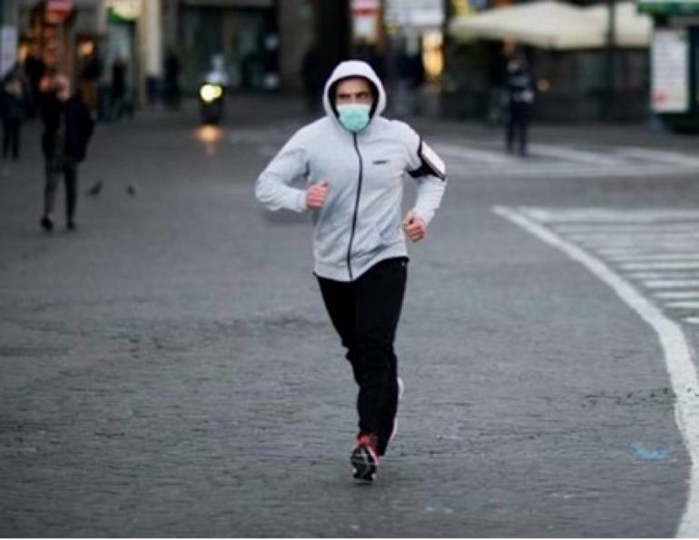 mascherina all'aperto