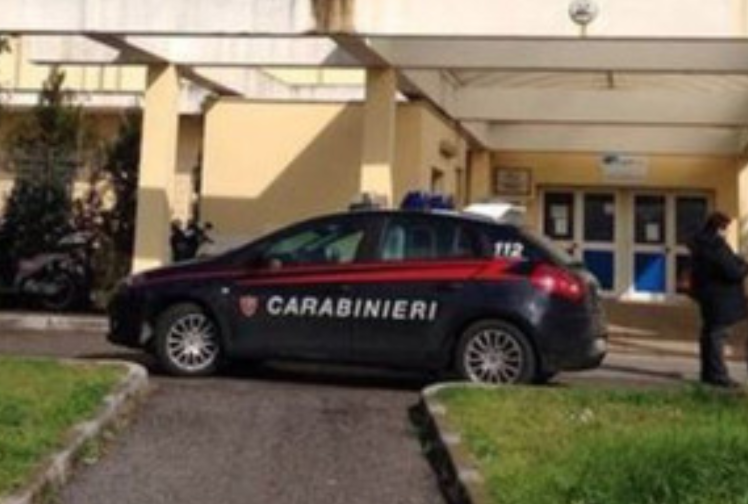 Ferito a colpi di pistola portato all’ospedale Covid di Boscotrecase: i parenti picchiano due medici