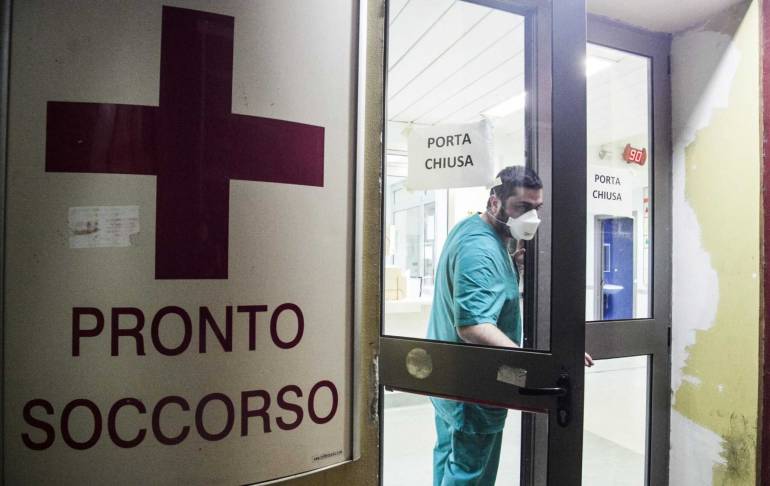 Coronavirus a Castellammare, nuovo focolaio in ospedale: 8 contagiati tra medici e dipendenti