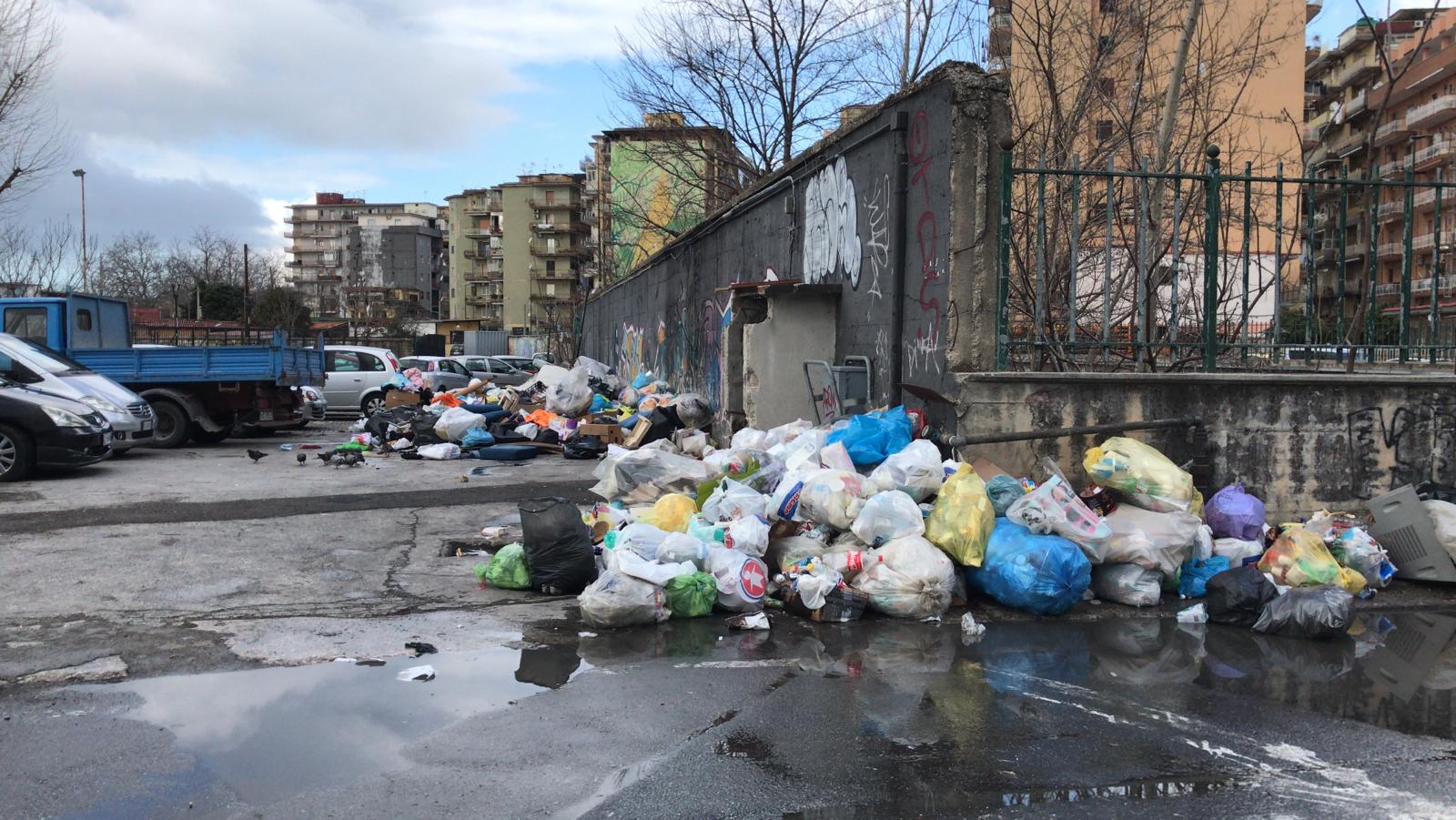 Nuova emergenza rifiuti a Pianura e Soccavo, la Municipalità: ‘Torna lo spettro delle montagne di rifiuti’