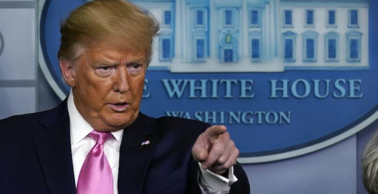 Facebook e Twitter sospendono gli account di Trump