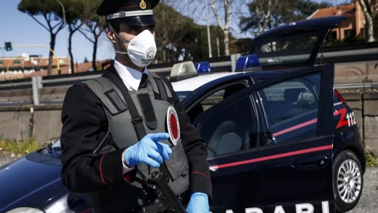 In auto da Bergamo a Mondragone, fermato dai carabinieri e multato