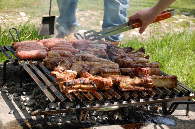 Da Napoli in Irpinia in taxi per comprare la carne: denunciati