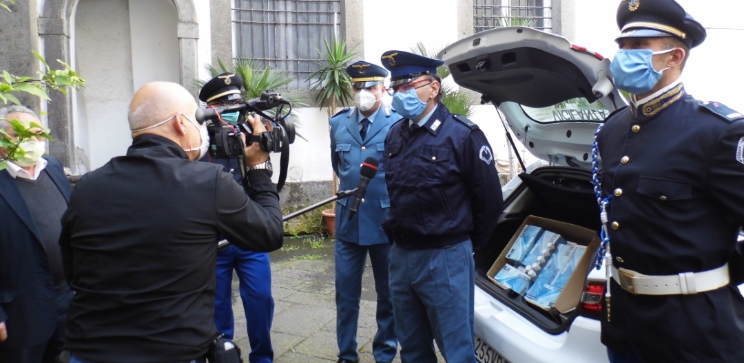 Il Cardinale di Napoli, Crescenzio Sepe riceve una donazione di dispositivi di protezione individuale dalle Guardie giurate