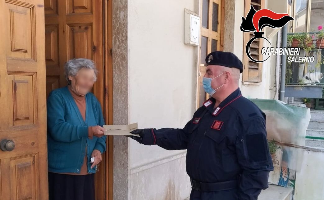 Anziana del Salernitano non può ritirare la pensione, i carabinieri vanno alle Poste