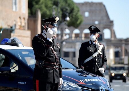 Ischia, i carabinieri intervengono per sedare una rissa e scoprono una serra in casa: denunciato 47enne