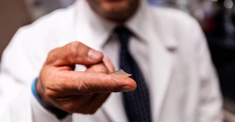 Covid-19, a Pittsburgh pronto il primo vaccino: si somministra con un cerotto. Un italiano guida la ricerca