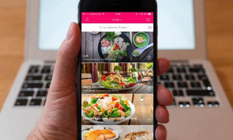 Cibo, dolci e pizze a domicilio in Campania: arriva il sì di De Luca
