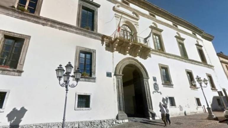 Coronavirus, ordinanza del sindaco di Solofra: tutti i negozi chiusi a Pasqua e Pasquetta