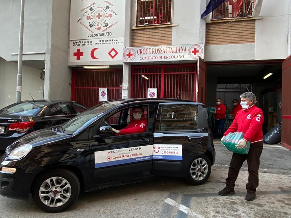 Ercolano, la Croce Rossa consegna la ‘spesa solidale’