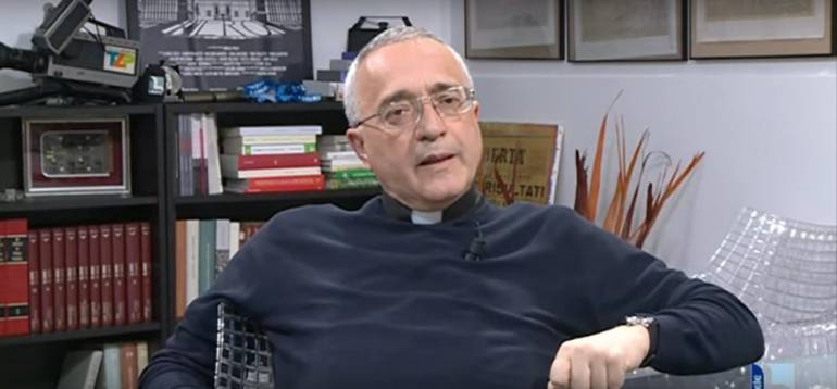 Omelia choc a Piacenza, il parroco: “Venite a messa e non pagate le multe della polizia, viviamo un’oppressione”