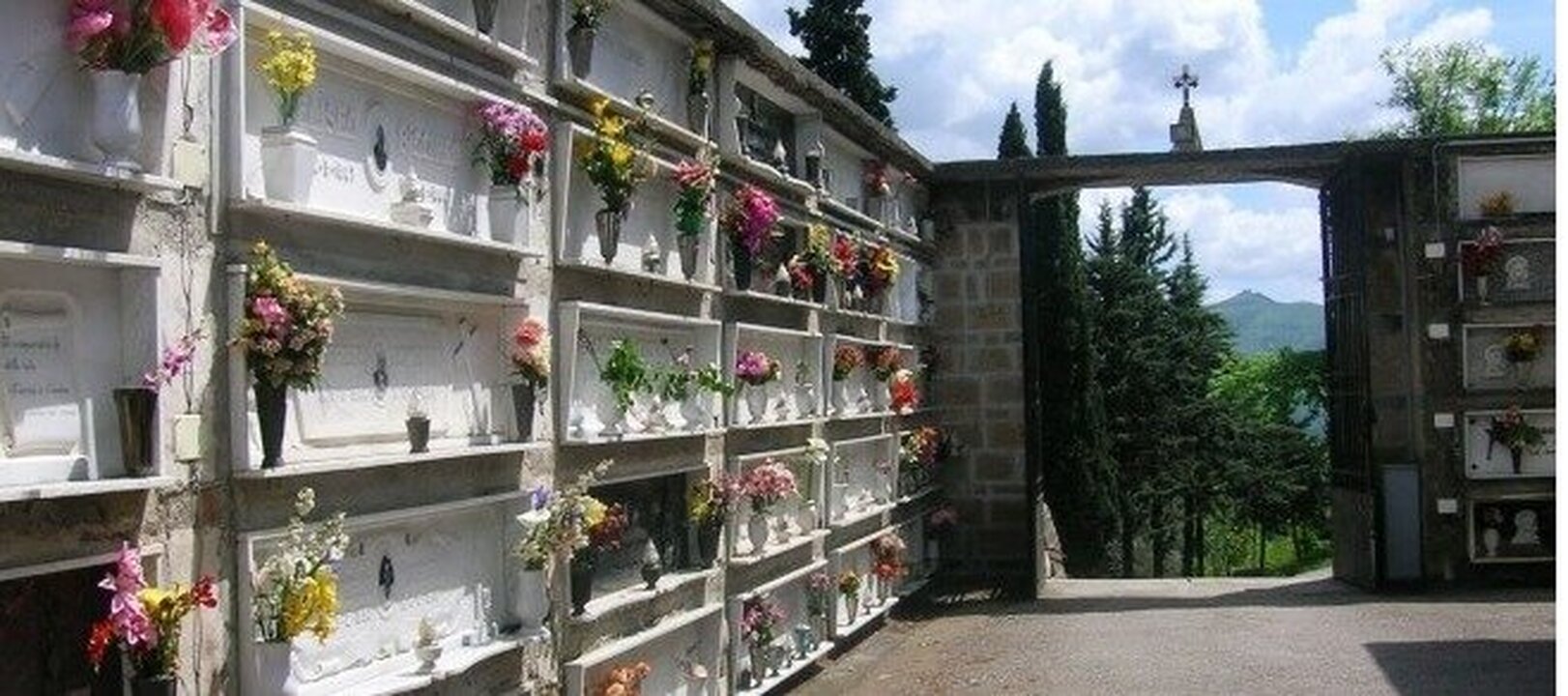 Coronavirus, dal 27 aprile riapre il cimitero a Benevento: le prescrizioni