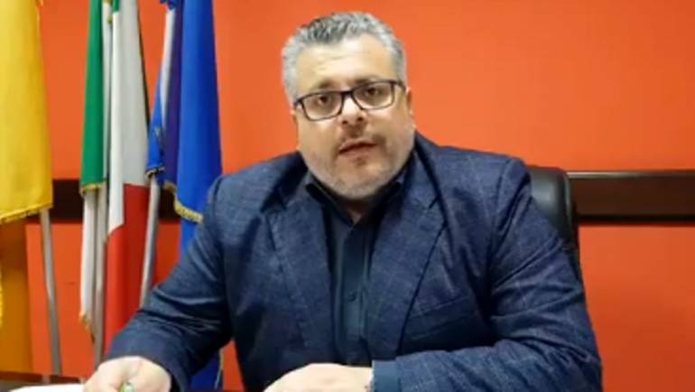Agropoli, il sindaco ricorda il dipendente comunale morto per coronavirus