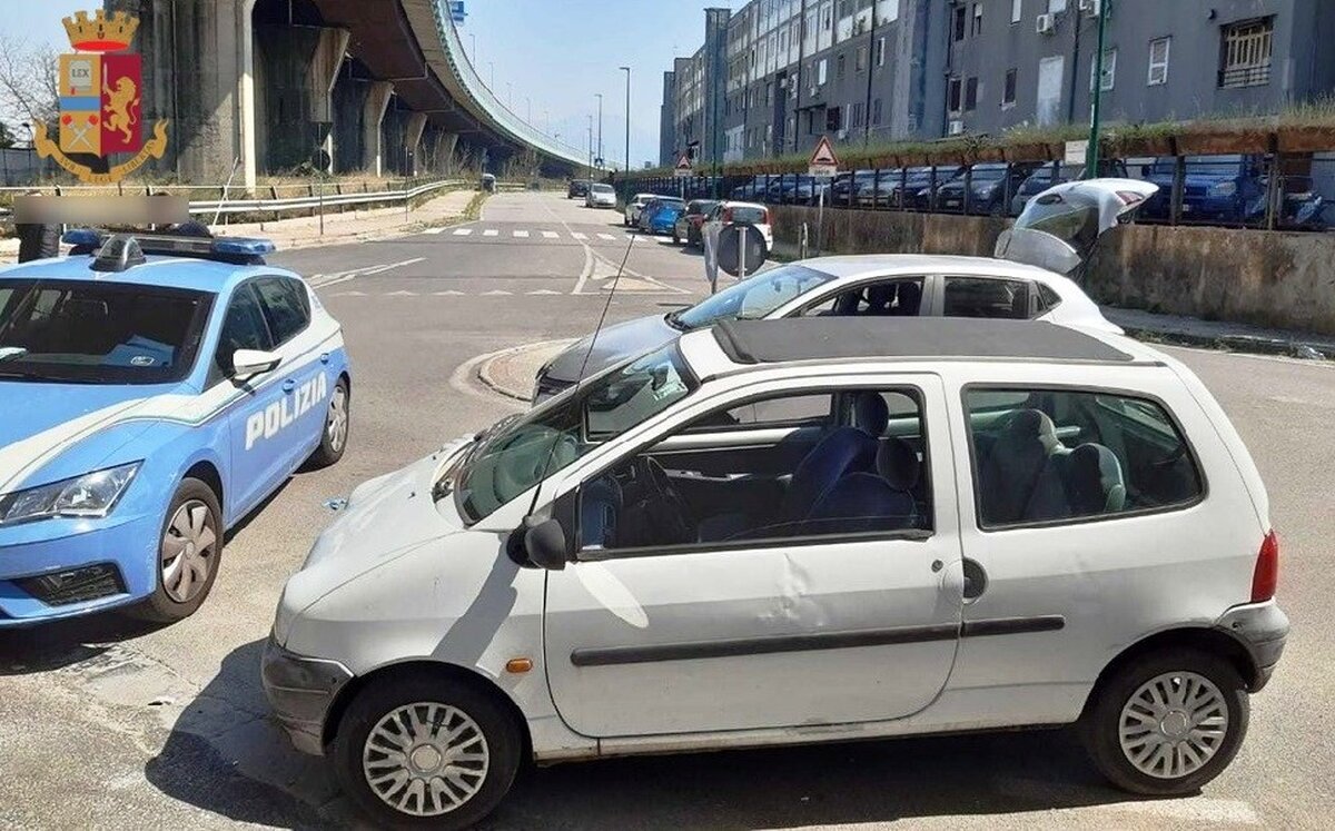 Napoli, non si fermano all’alt e investono un agente: inseguiti e arrestati due pregiudicati